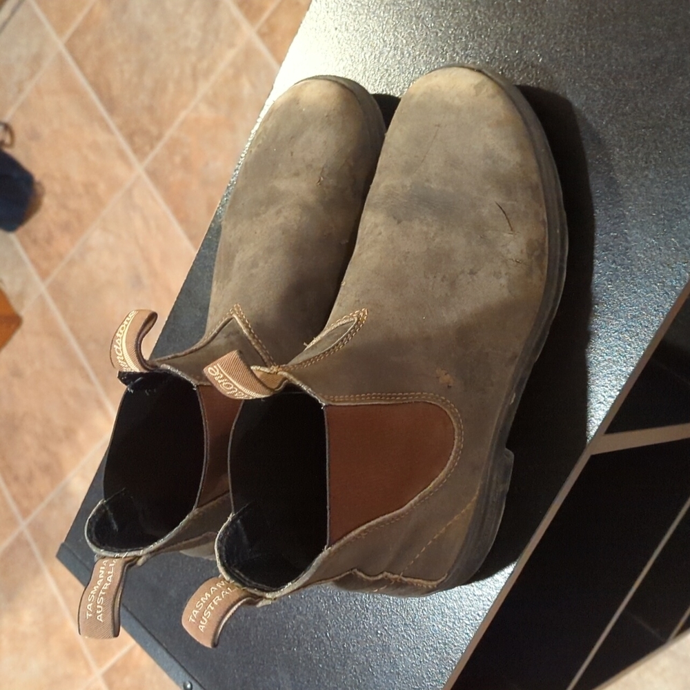 Size 9 US blundstone stout Brown